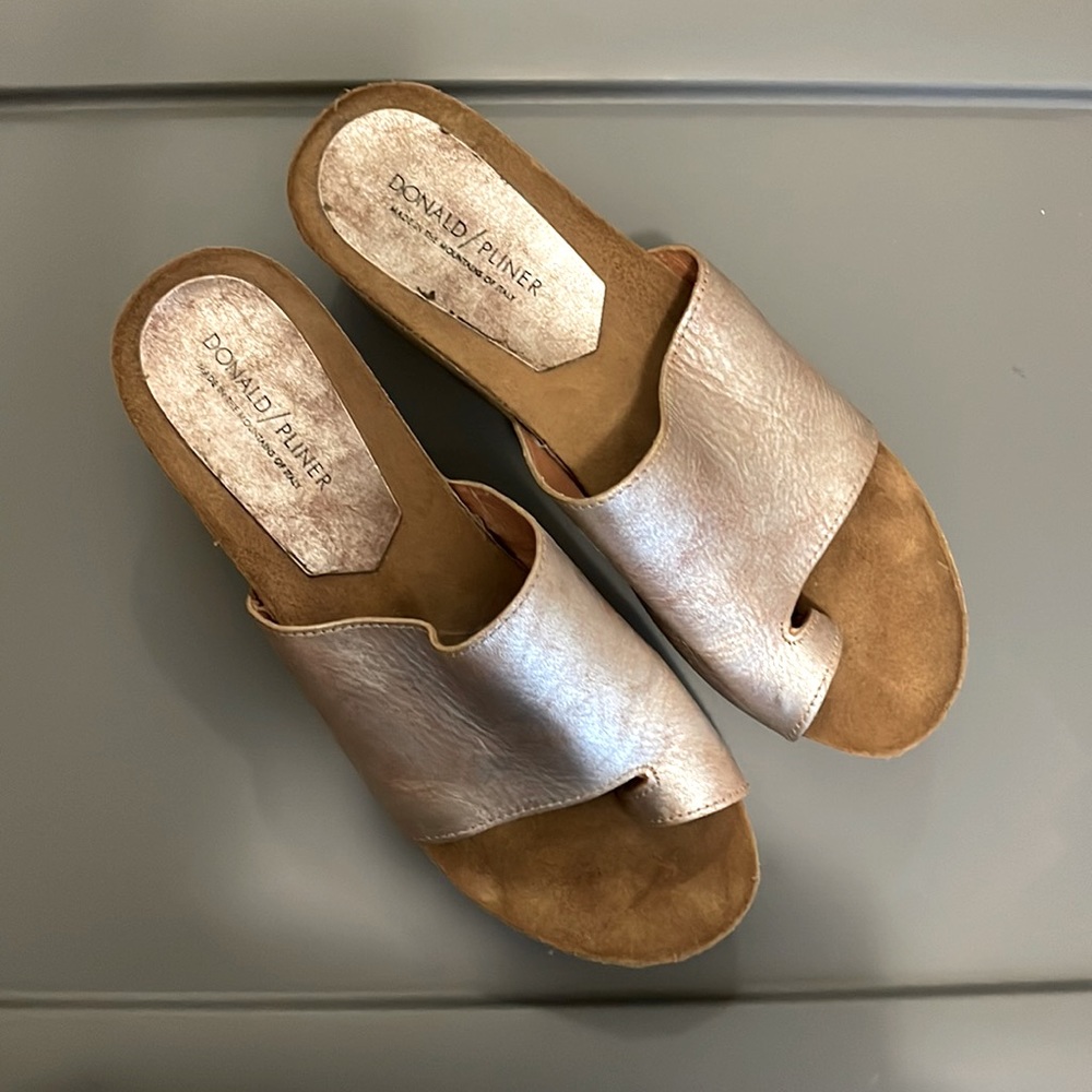 Donald J Pliner platform sandals
